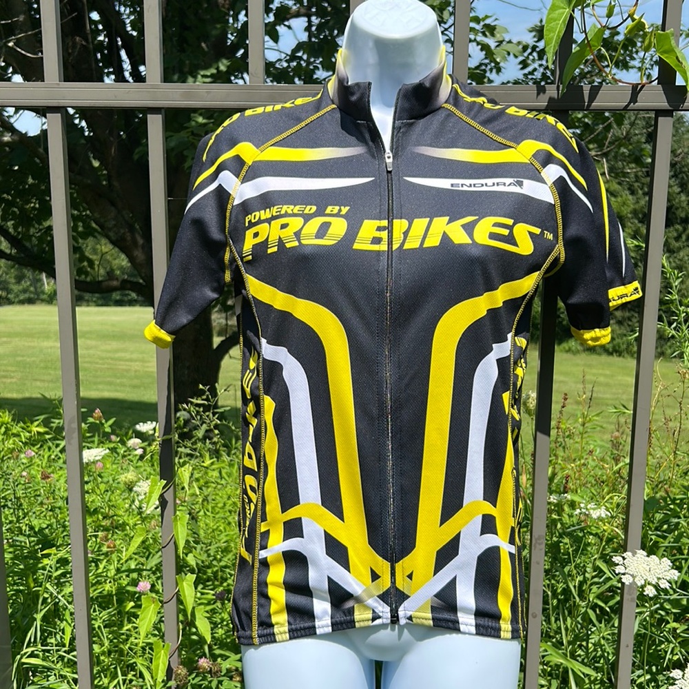 Endura Cycling Black & Yellow Zip Up Jersey - Powered by Pro Bikes  Size XS